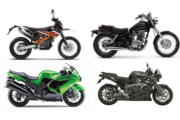 Vier Motorräder, die verschiedene Stile repräsentieren: ein Offroad-Dirtbike, ein klassischer Cruiser, ein grünes Sportbike und ein schwarzes Rennsportbike.