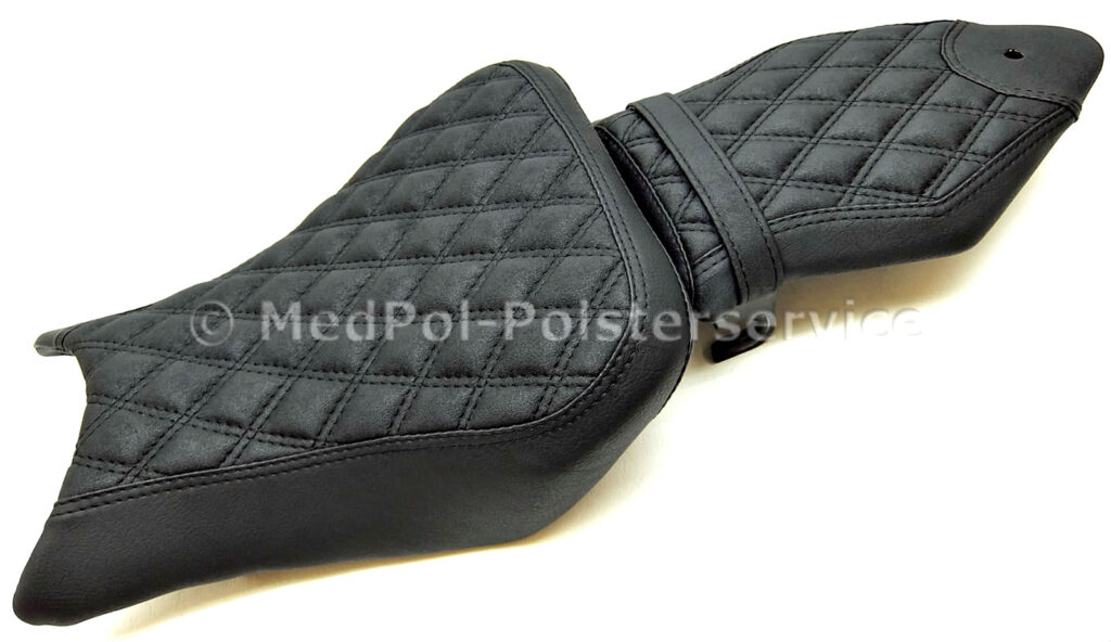 S 1000 R Kompletter Neubezug in Nubuck und Matt, Rautensteppung mit doppelten Ziernähten in Schwarz - mit einer an den Körper angepassten Komfortpolsterung/Gel-Aktivmatte.