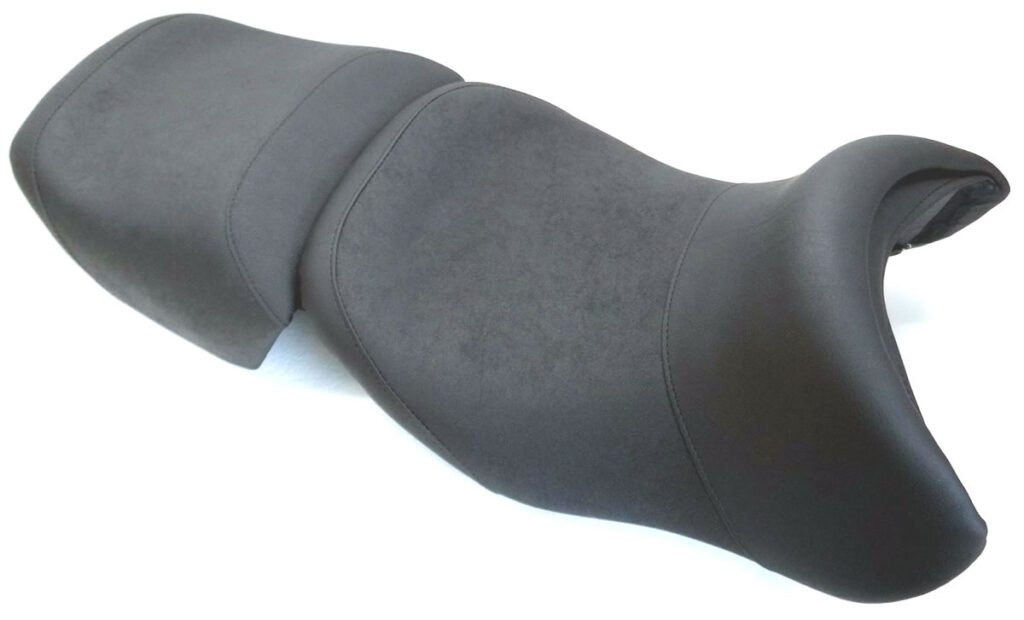 BMW Kompletter Neubezug mit körperspezifischer Komfortpolsterung ⇒ Geleinlage, Fahrersitz um 3cm abgepolstert. Lederarten: Nubuck und Matt. Ziernaht in Schwarz