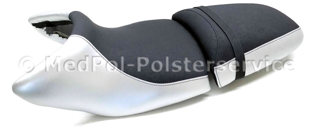 BMW Fahrer & Soziussitz gemäß Kundenwunsch komplett Neubezug mit körperspezifischer Komfortpolsterung/Gel-Aktivmatte. Materialmix: Nubuck und classic Silber. Ziernaht Schwarz + Gurtanfertigung