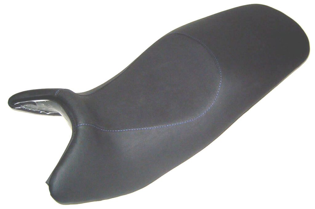 BMW Neubezug mit Komfortpolsterung/Geleinlage, Aufpolsterung um 2cm im Fahrerbereich, Aufpolsterung der Seitenflanken, Bezugsmaterial komplett in Nubuk mit blauer Ziernaht