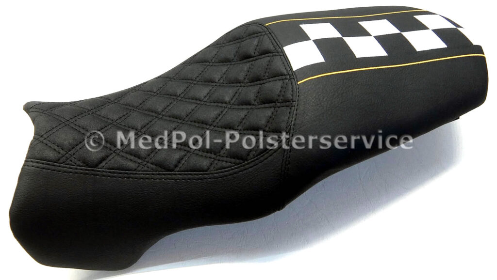 750 Supersport Neubezug in Nubuck/Matt, Rautensteppung mit doppelter Ziernaht Schwarz, Ziernaht doppelt Schwarz (Übergangsnaht), Stickerei in Silber/Gold - mit Komfortpolsterung/Gel-Aktivmatte, Sitzbogen ausgefräst, Lendenstütze um 2cm erhöht.
