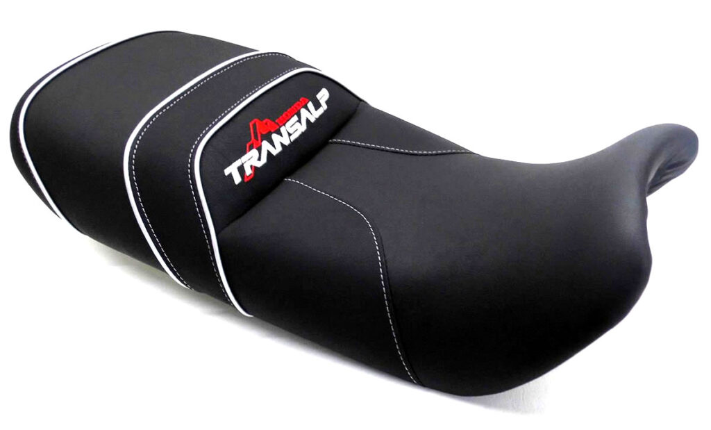 TRANSALP Kompletter Neubezug mit körprerspezifischer Komfortpolsterung, plus Lendenstützeneinbau.