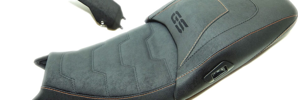 BMW R 1300 GS mit Tankabdeckung. Polstern der eigenen Sitzbank