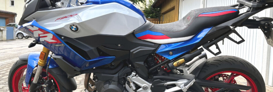 Kundenfoto BMW F900XR mit der neuen Bikepolster Sitzbank
