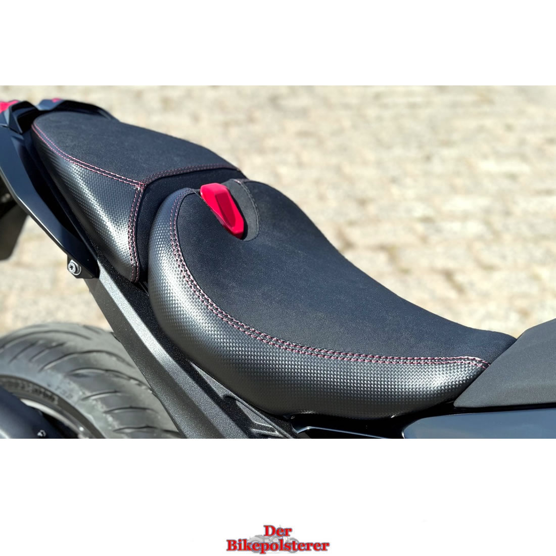 Kundenbild seiner neugepolsterten BMW R1300R vom Bikepolsterer