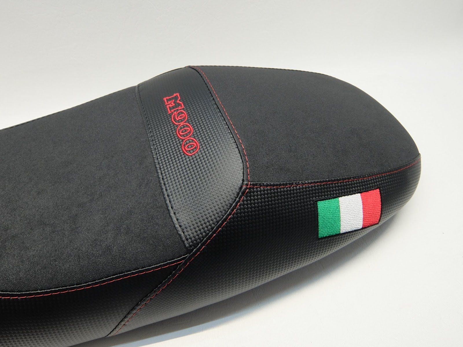 ducati-monster-m900-4