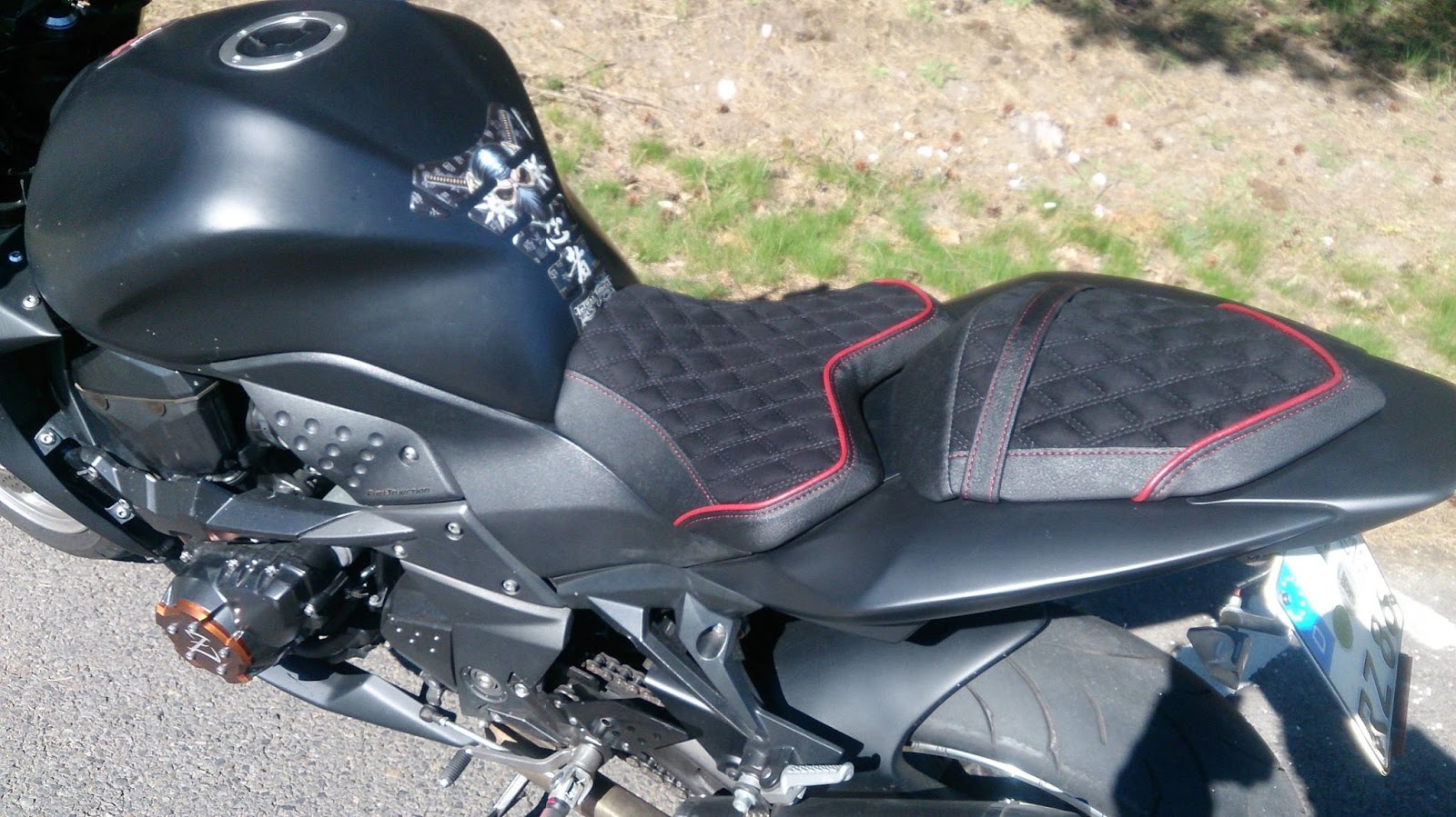 Kawasaki-Z1000-bike-2