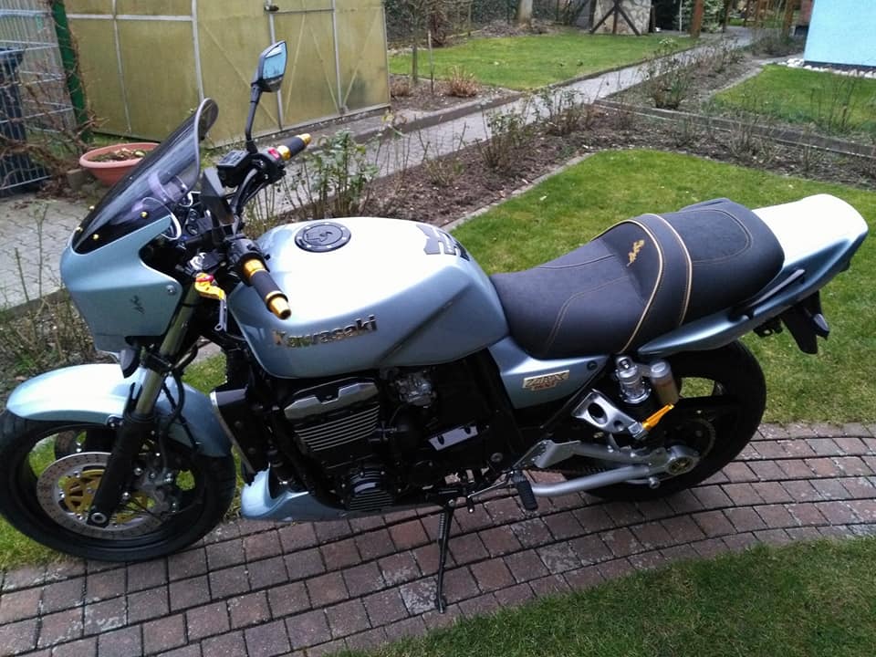 Kawasaki-ZRX1100-bike-1