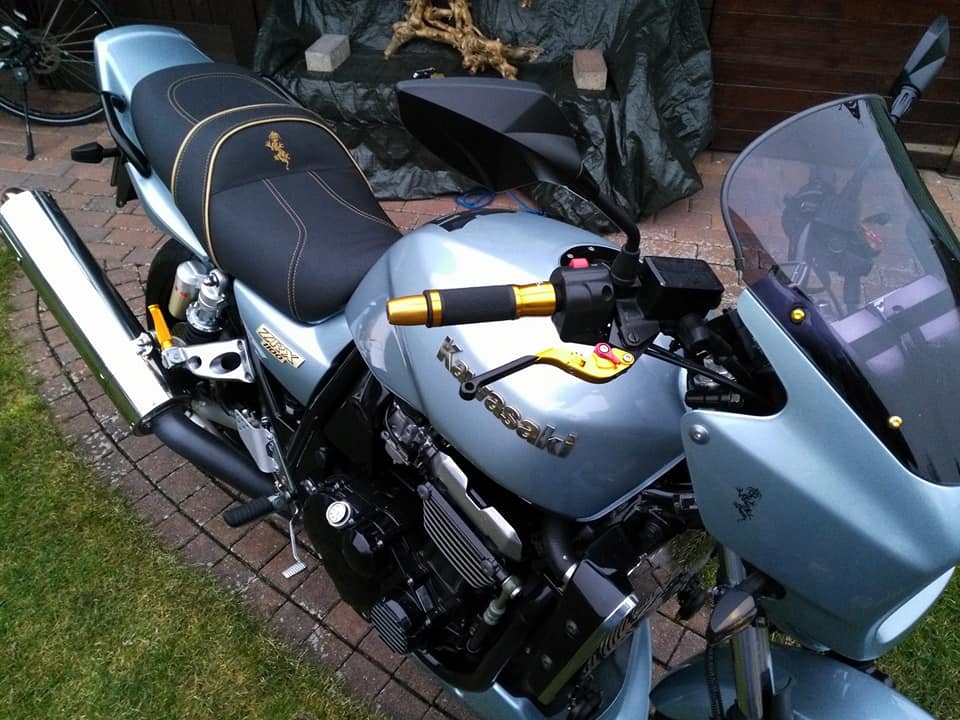 Kawasaki-ZRX1100-bike-3