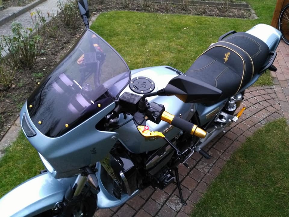 Kawasaki-ZRX1100-bike-4