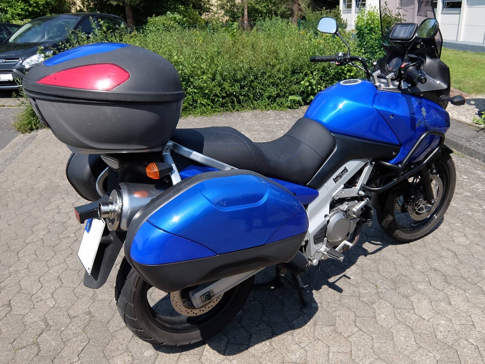 Suzuki-DL650-V-Strom-bike