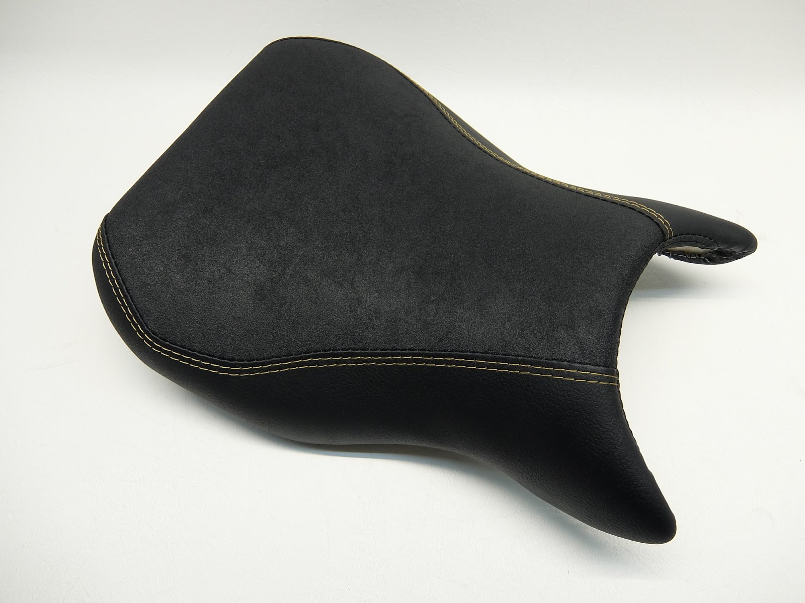 Suzuki-GSR750-sitzbank-3