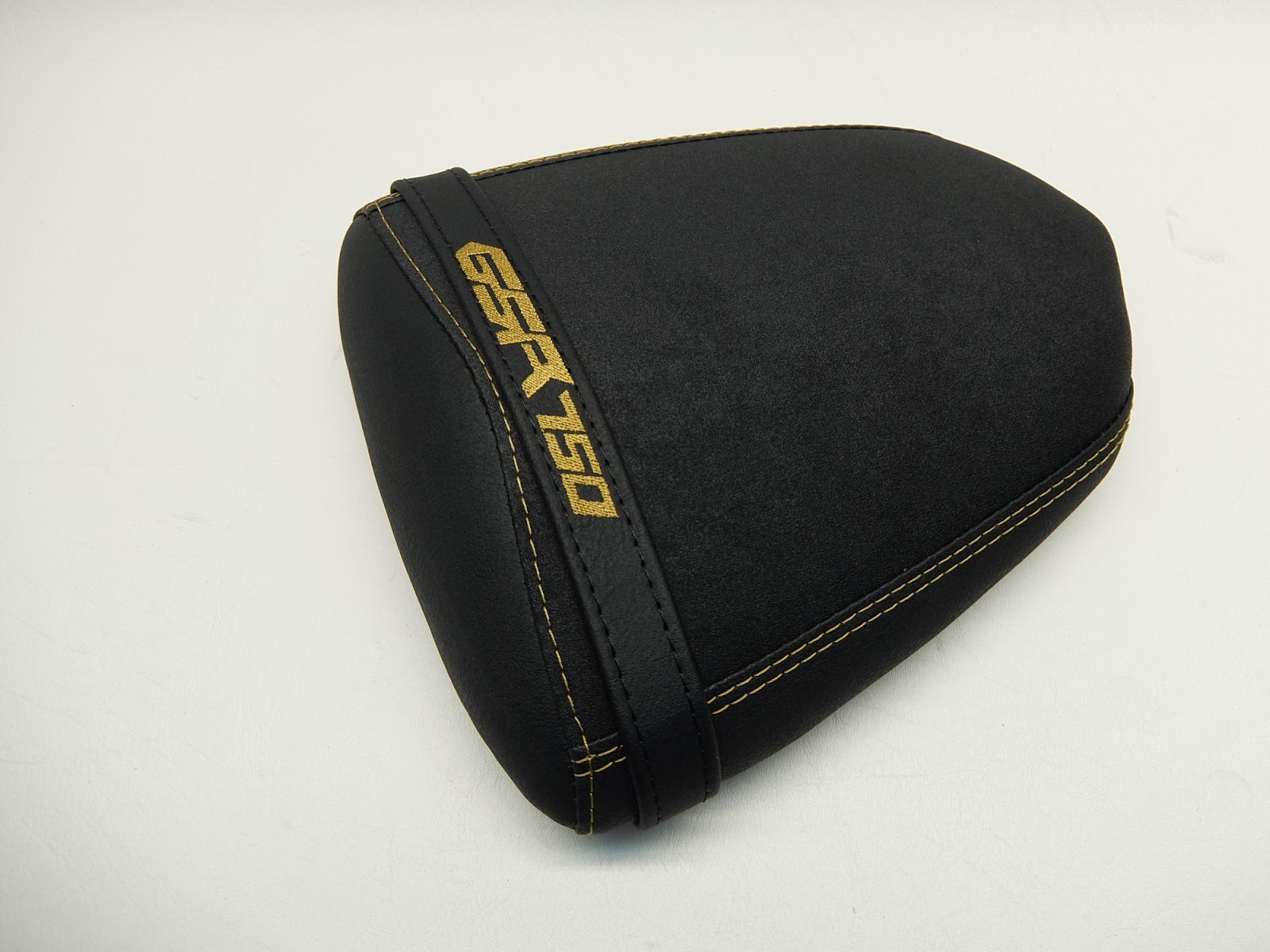 Suzuki-GSR750-sitzbank-4