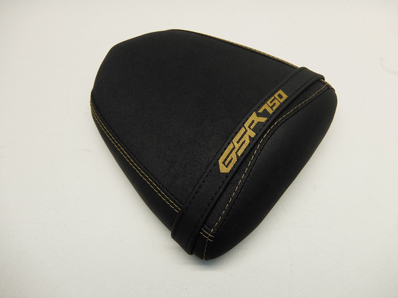 Suzuki-GSR750-sitzbank-7