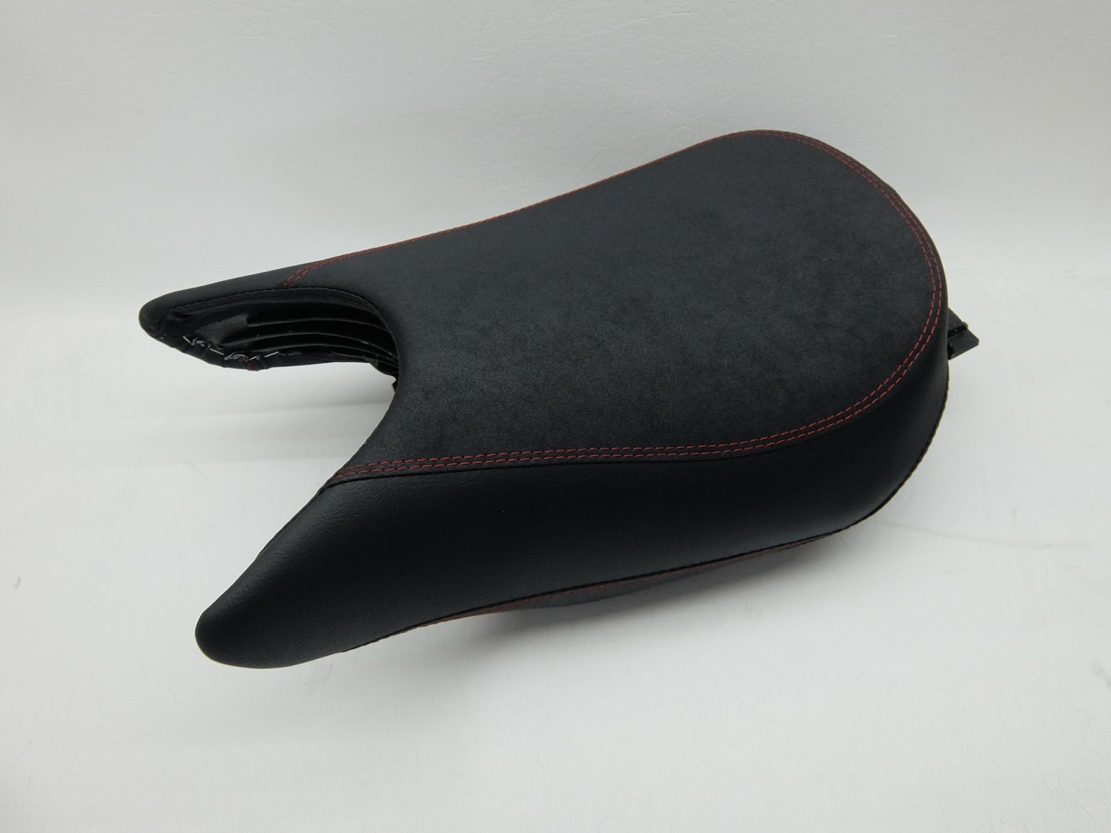 bmw-r1200r-sitzbank-neupolsterung-2