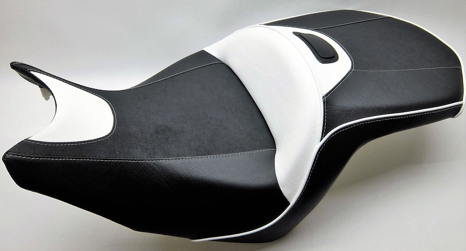 gl1800-weiss-sitzbank-2