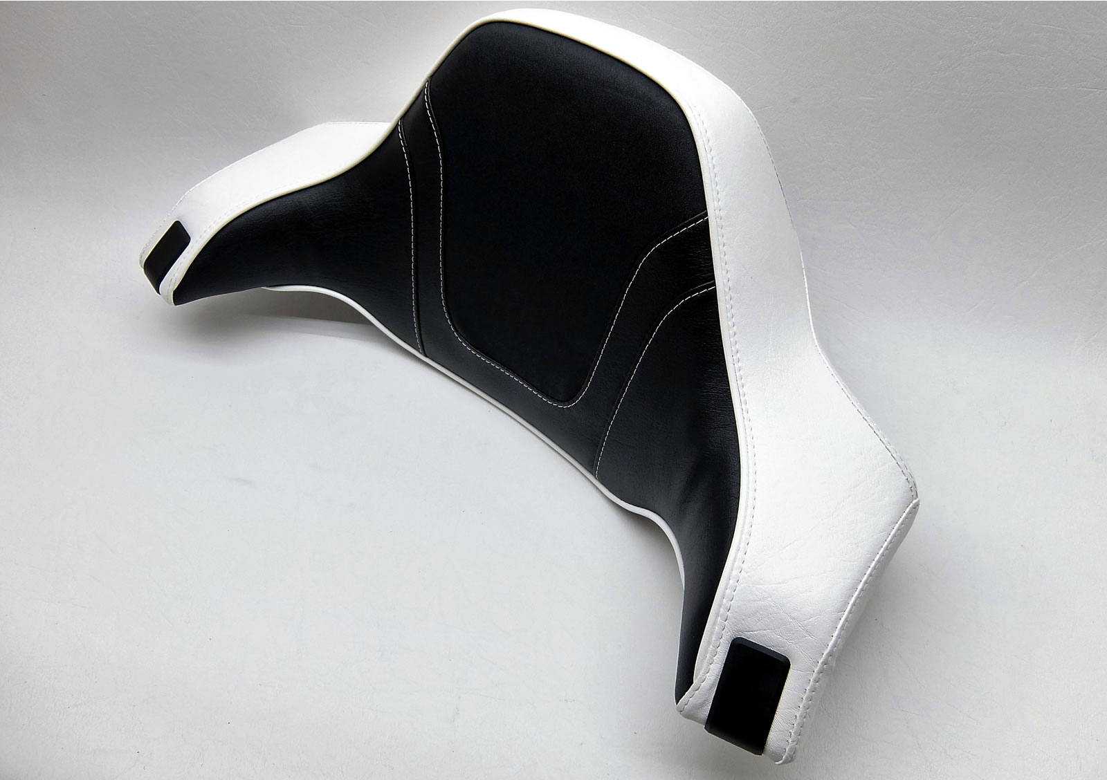 gl1800-weiss-sitzbank-3